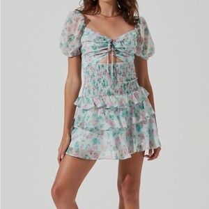 ASTR Garland Floral Front Cutout Puff Sleeve Mini Dress in Mint Size M